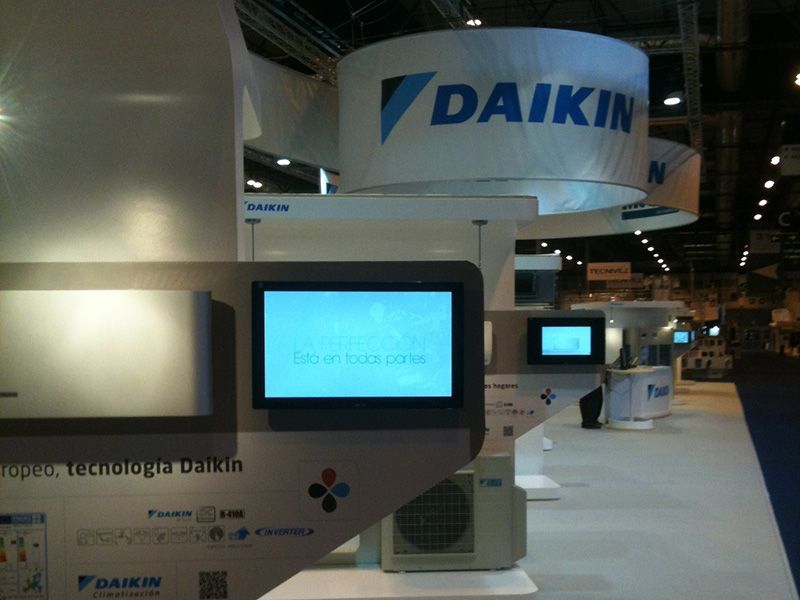 Montaje pantalla en stands