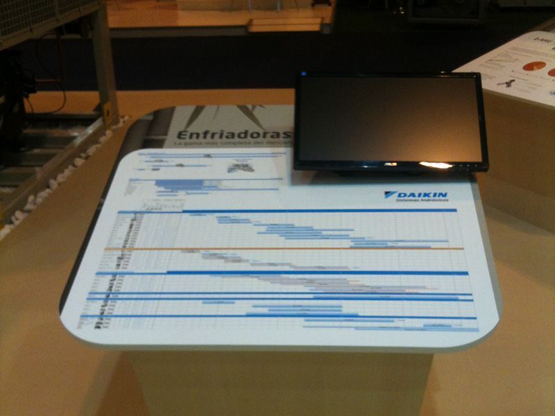 Montaje monitores en paneles informativos