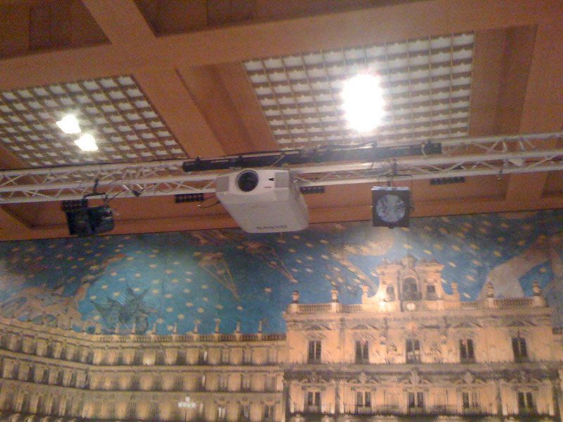 Proyector en truss